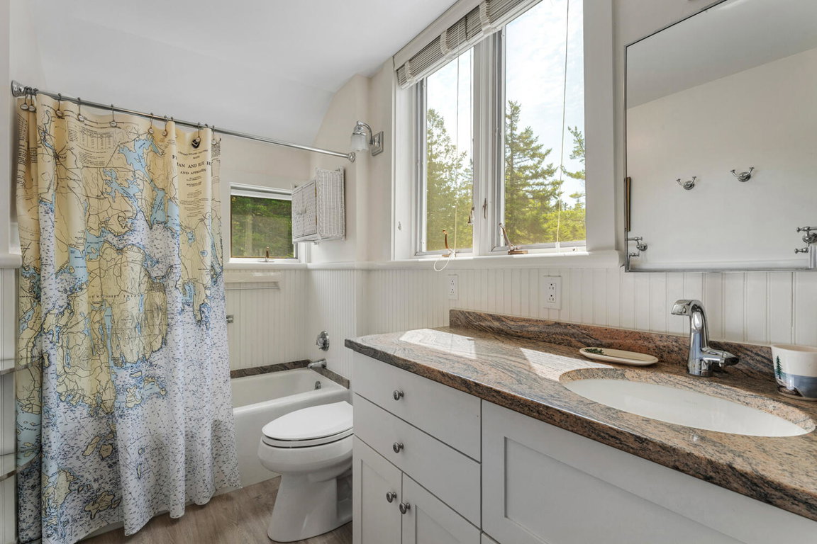 Primary en Suite Bathroom