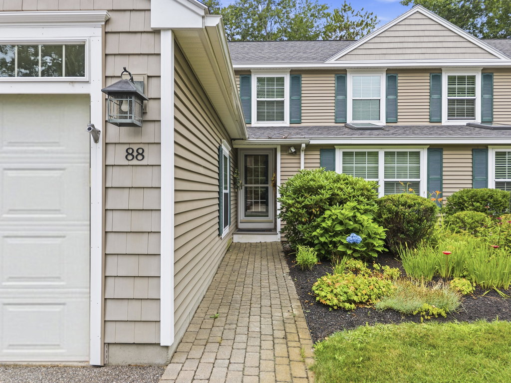 88 Windward Pointe Drive Wells