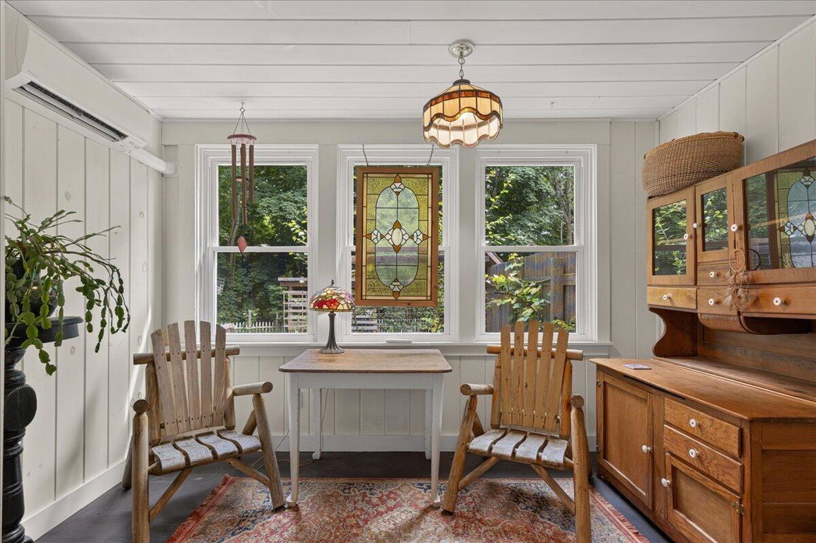Sitting area off kitchen