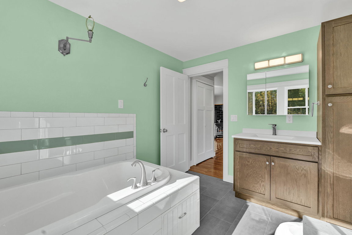 7-web-or-mls-1212-eastbrook-rd