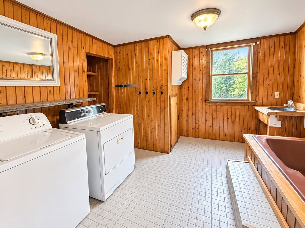 Upstairs Bathroom 2
