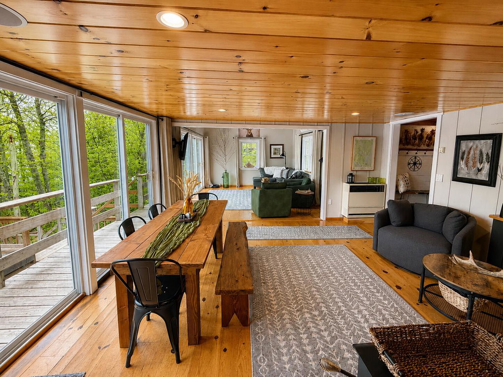 Dining room and Cozy Lounge Area