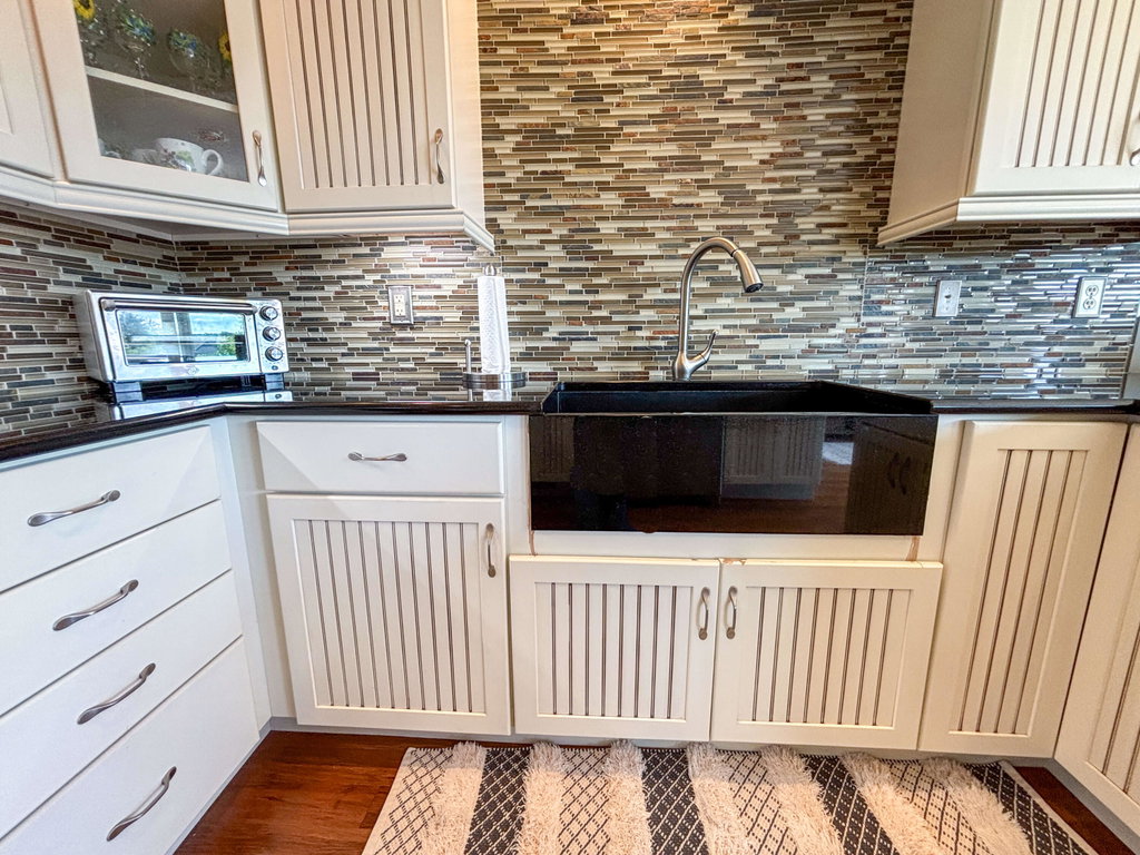 Cottage Eat-in Kitchen (1)