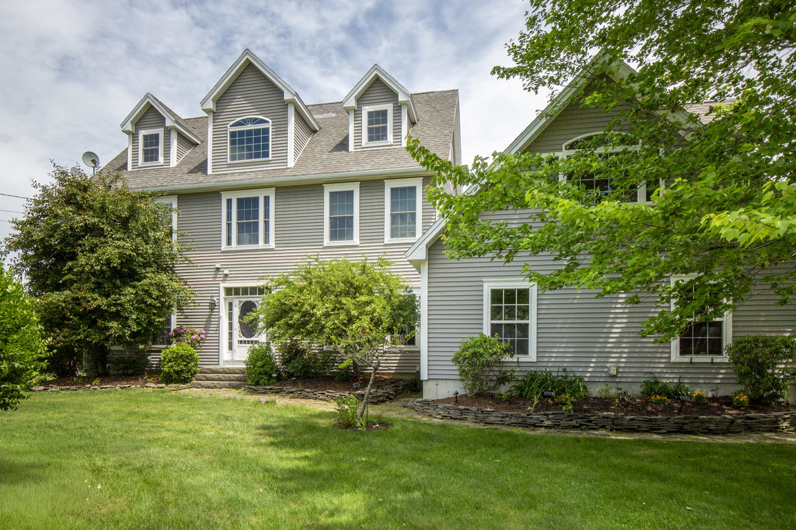37 Constitution Avenue Hampden