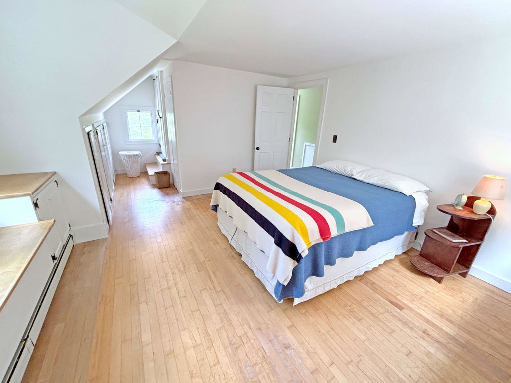Primary Bedroom (5)