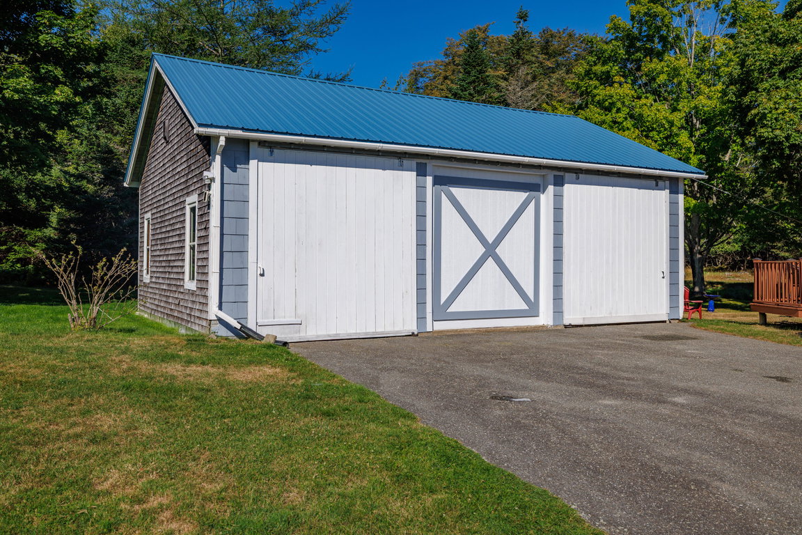 3 Bay Garage/Barn