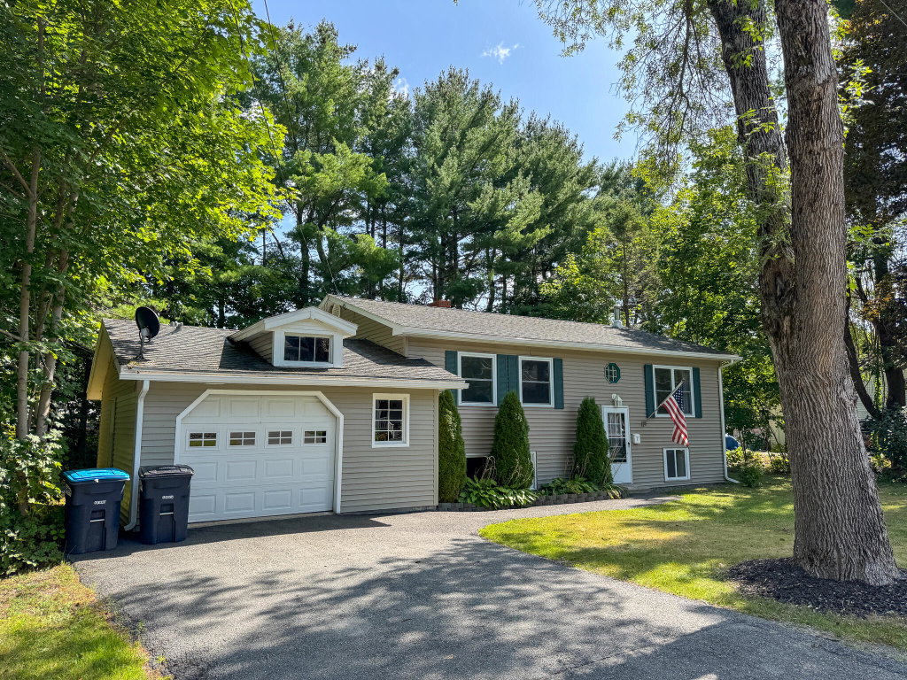 7 Pinewood Street Orono