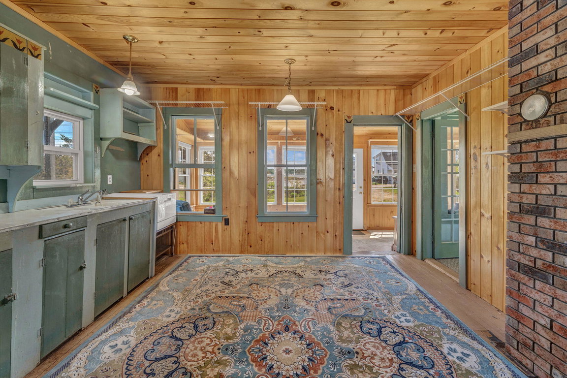 36-web-or-mls-137-w-franklin-rd