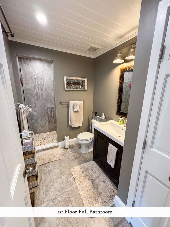 1st floor full Bathroom (2), label
