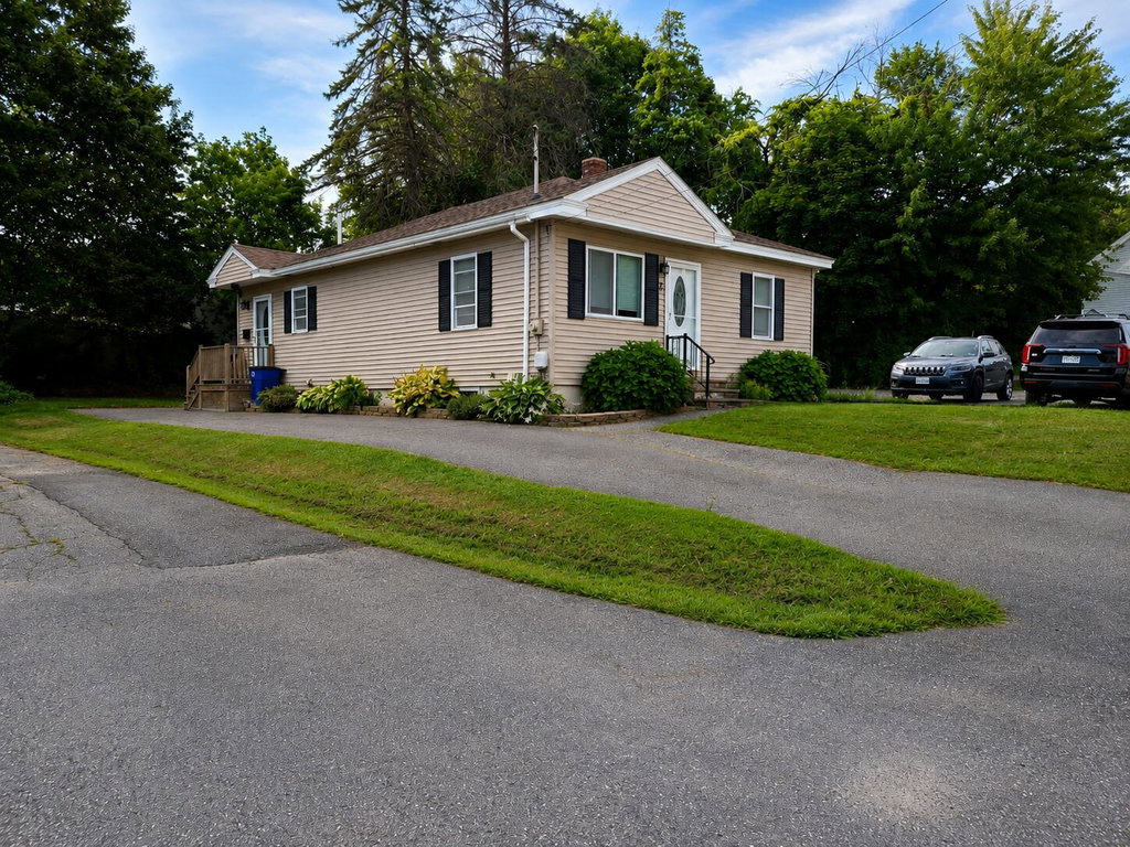 2 Hallowell Street Winslow