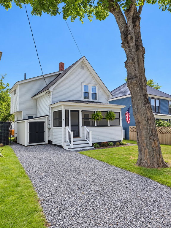 16 Kenwood Avenue Corinna