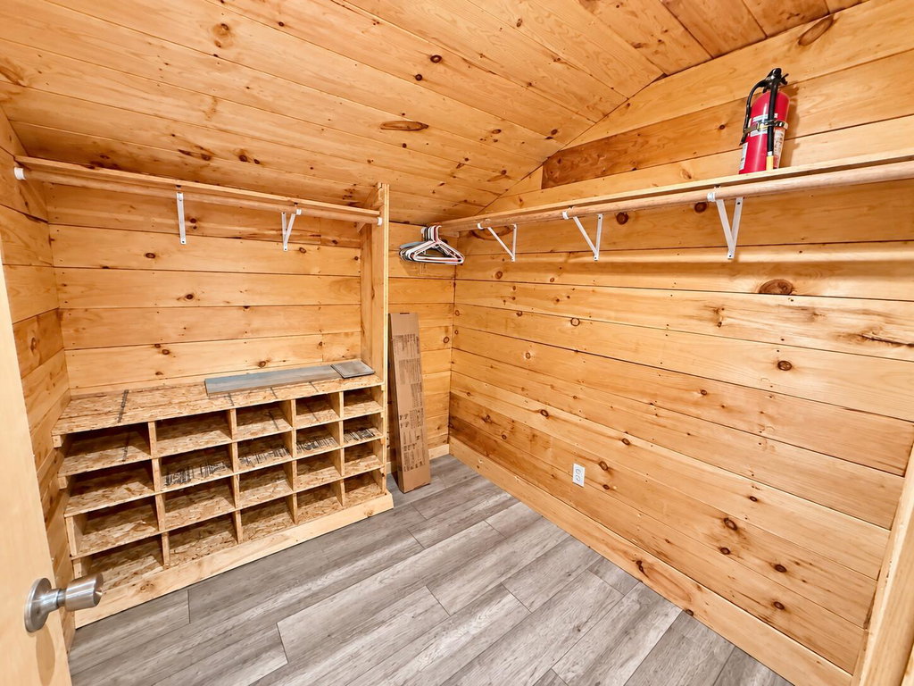 APT Closet