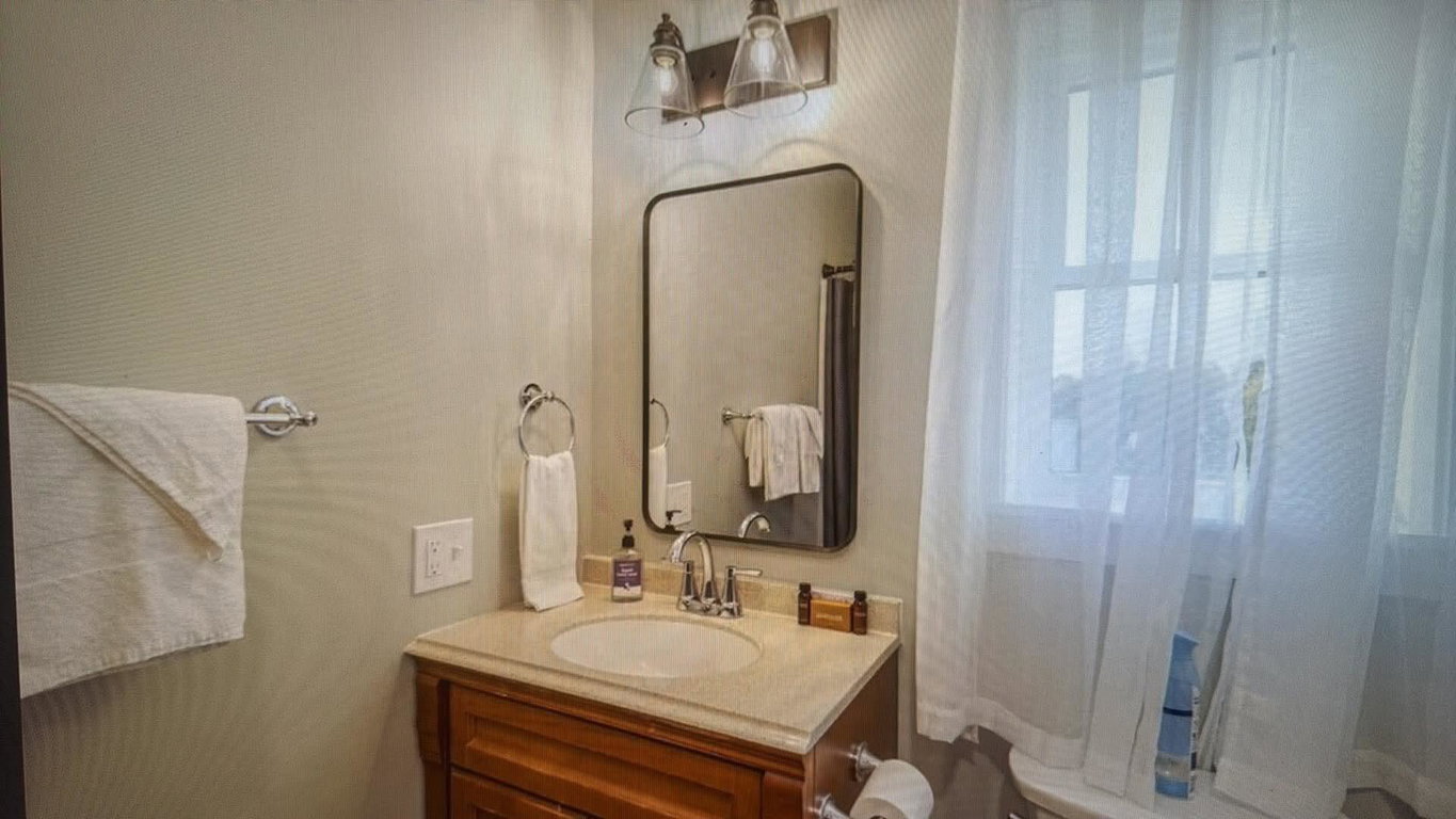 328 b 1st bath