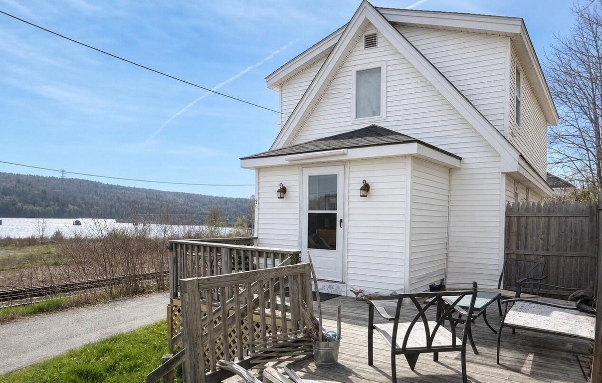 3 Steamboat Wharf Lane Bucksport