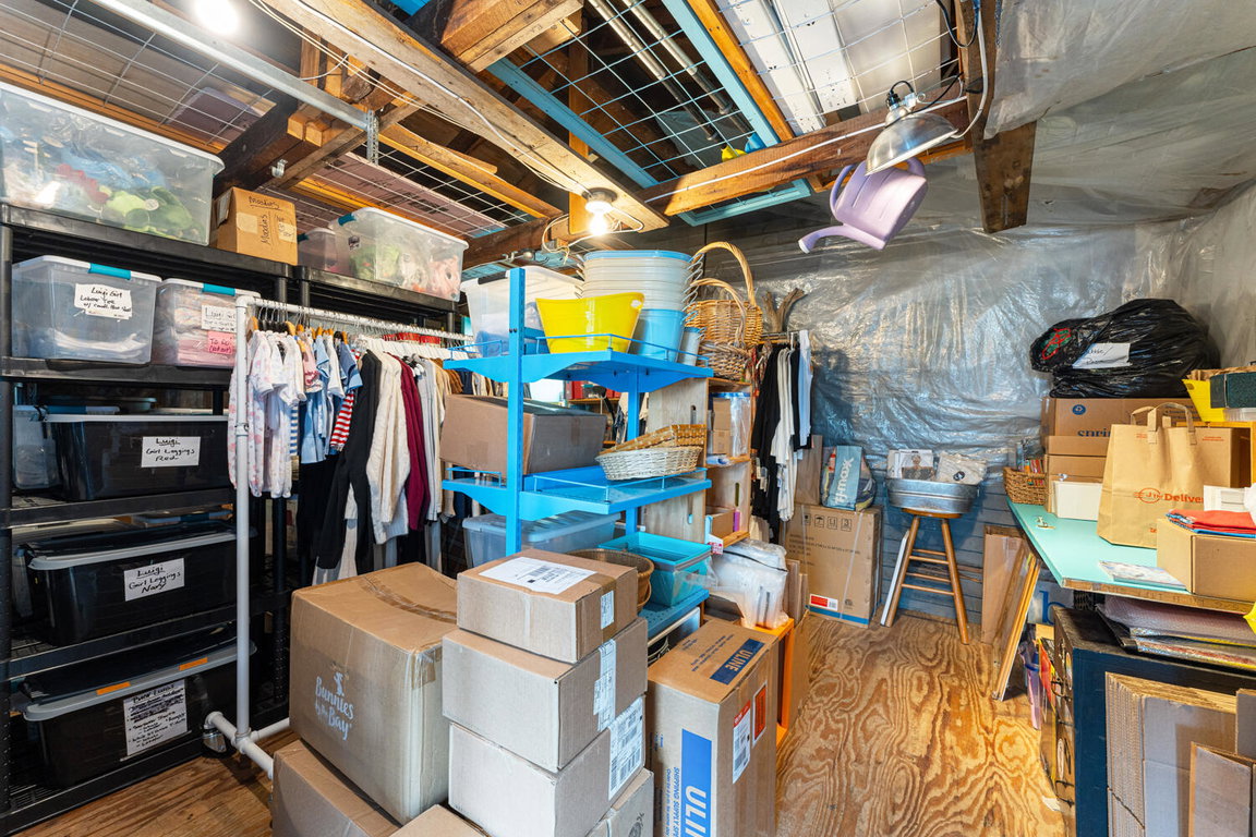 RETAIL STORAGE 2