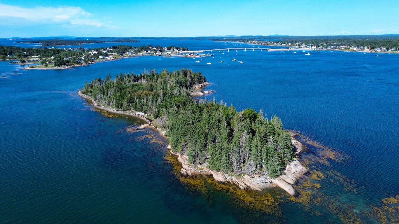 0 French House Island  Beals