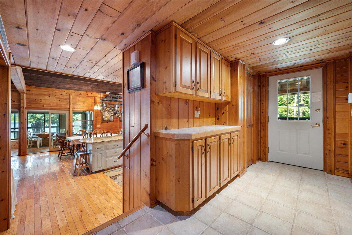 029-Entry - Kitchen