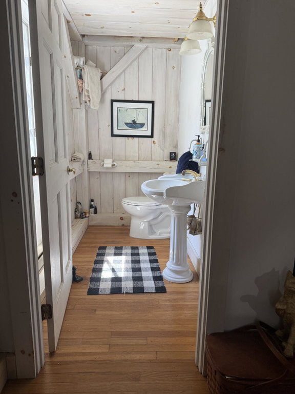 1st Floor Bath