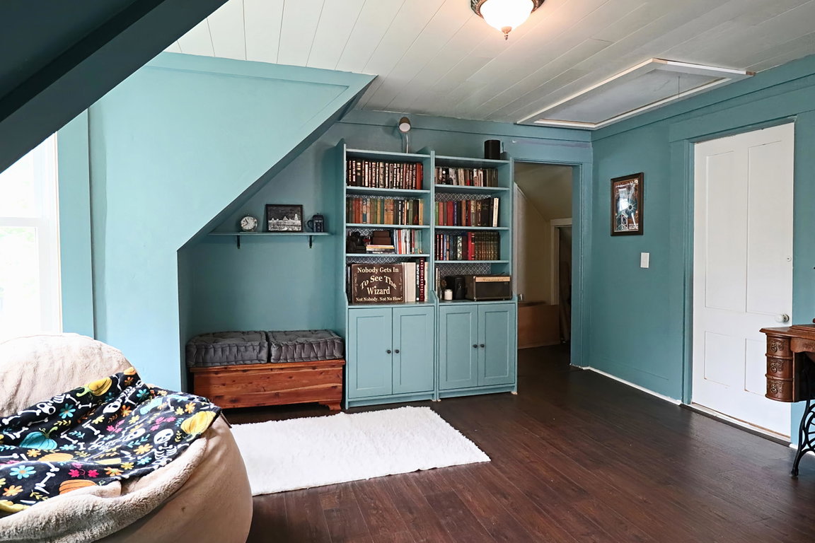 Upstairs Foyer
