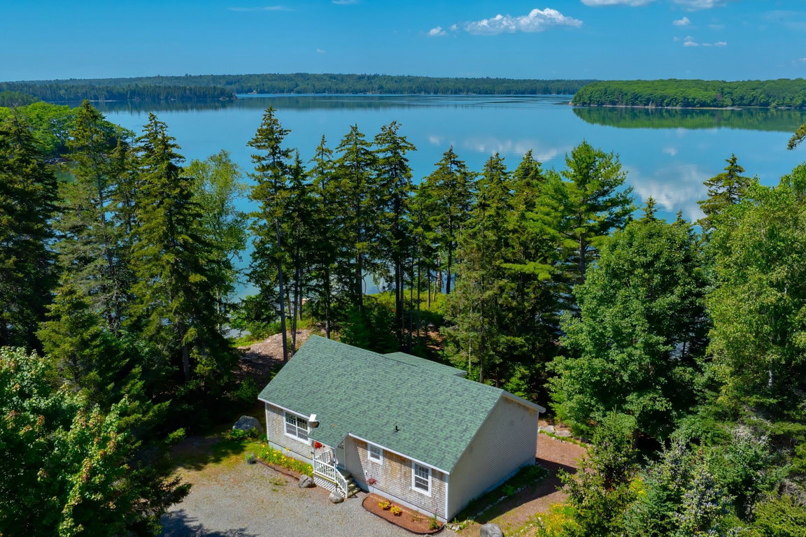 73 Taunton Bay Shores Road Franklin