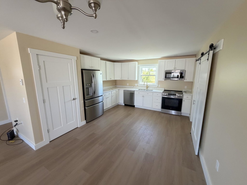 full kitchen