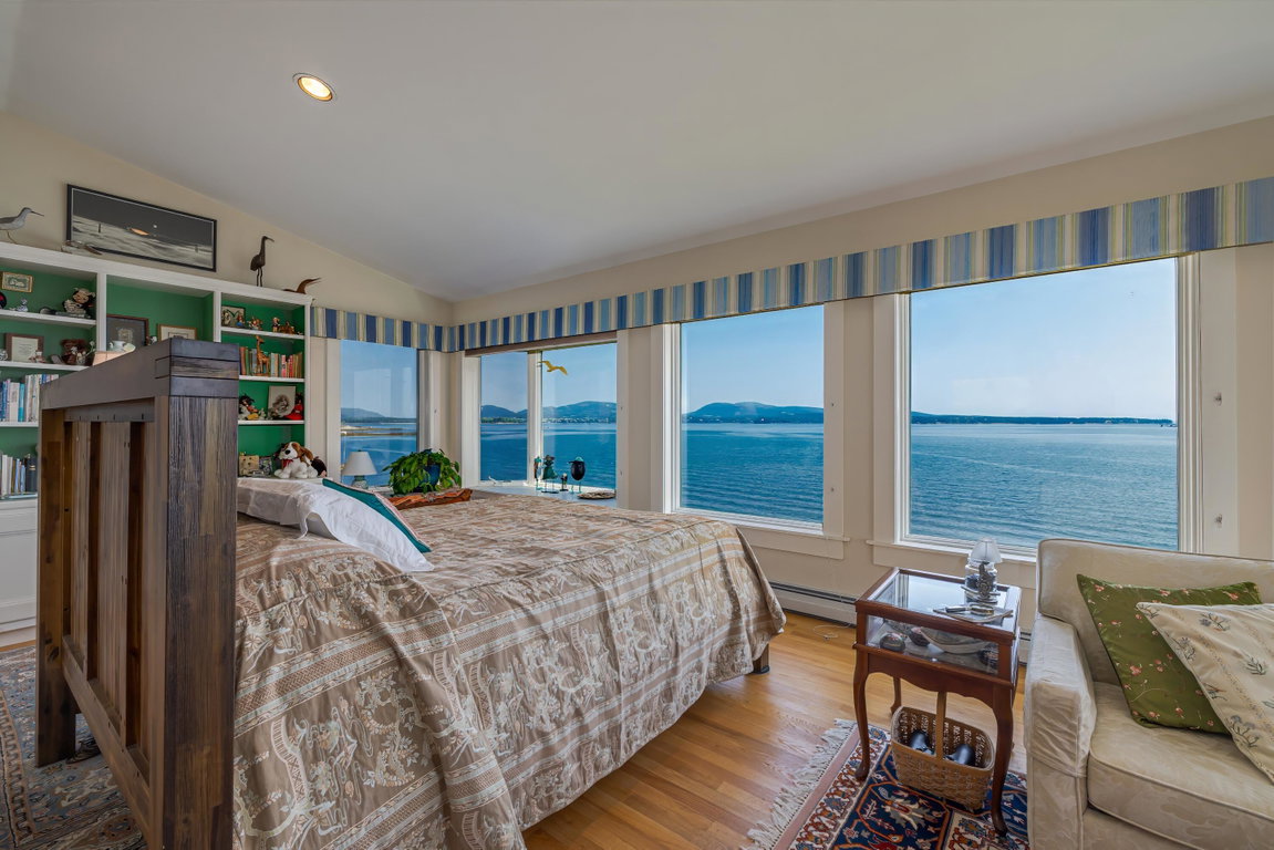 Spacious second floor en suite.