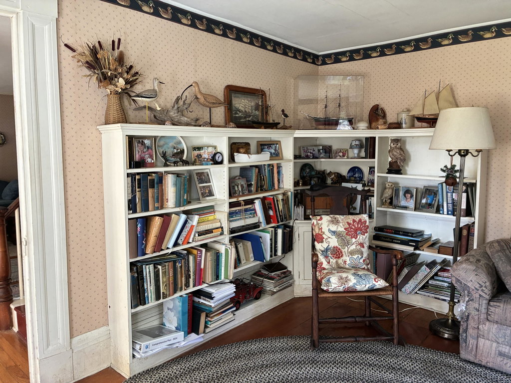 Built-ins in den corner.