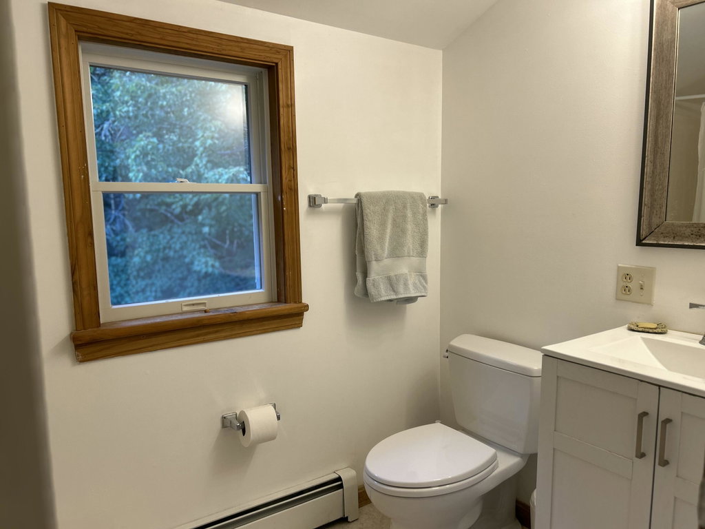 2nd Level Full Bath