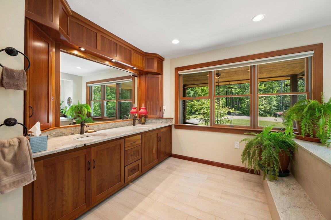 31 Hallbrook Way