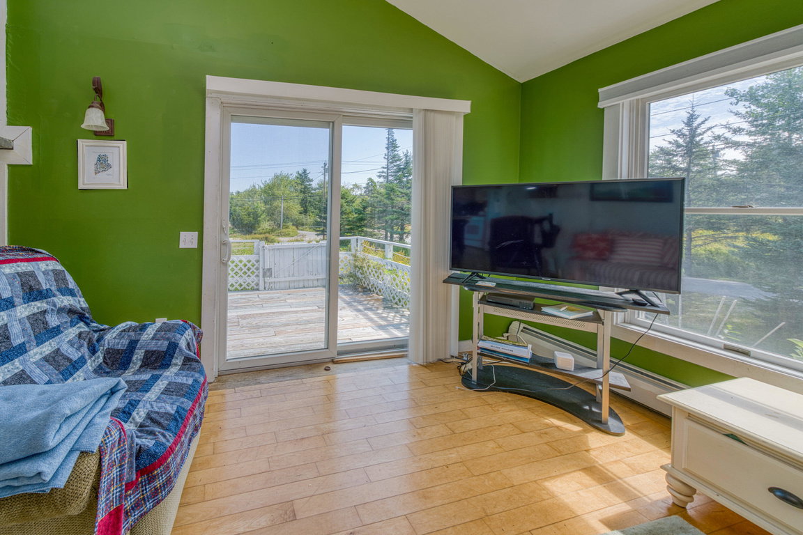 Living room to Deck