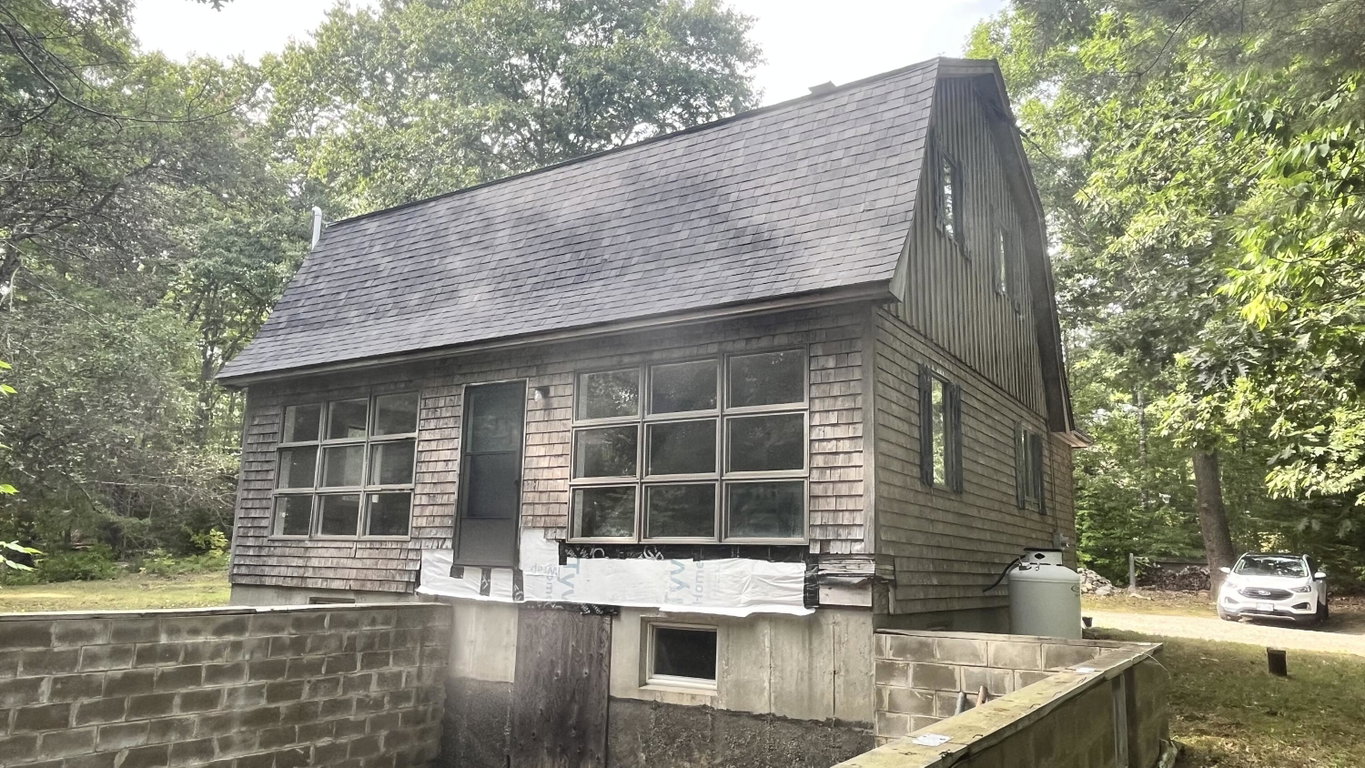Side with attached foundation