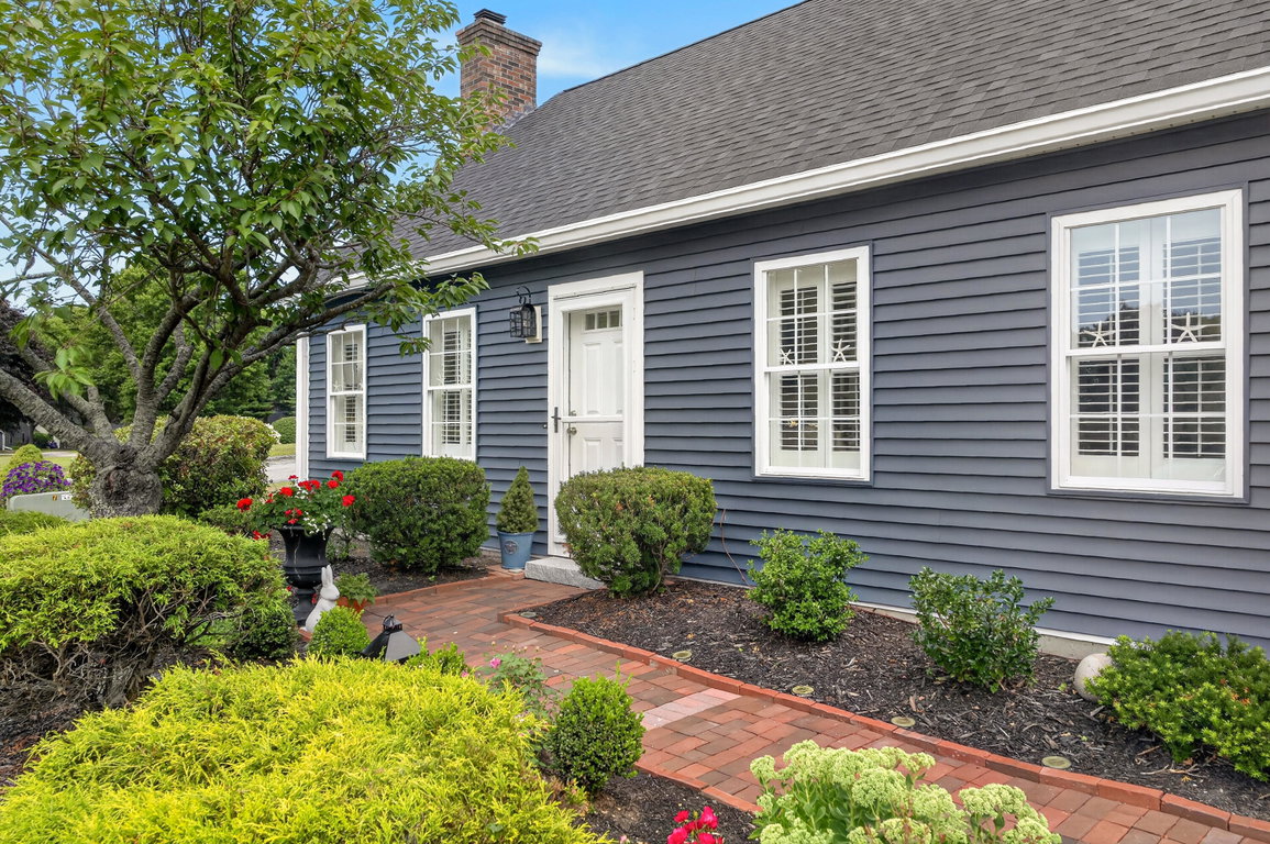 11 Greenbriar Way South Portland