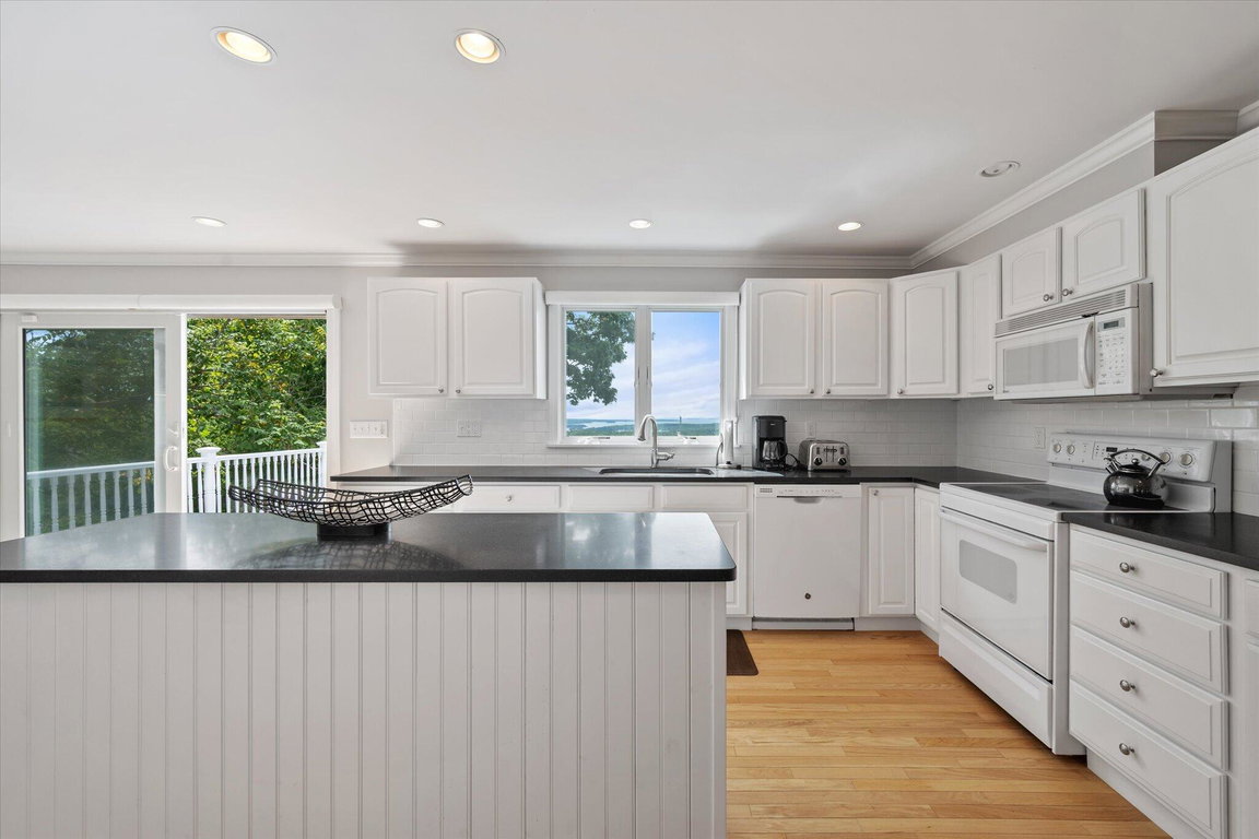 14-Kitchen