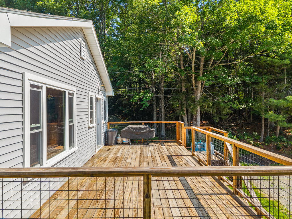 05-126 Lakes Ln