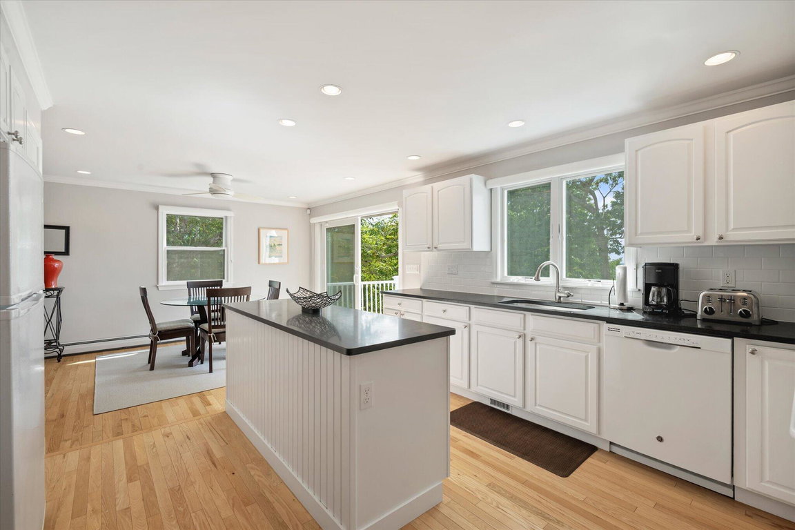 16-Kitchen