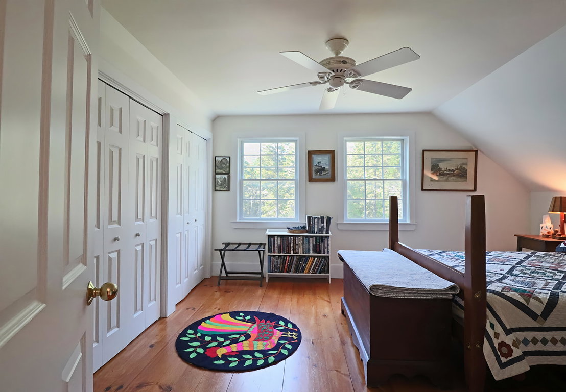 2nd bedroom