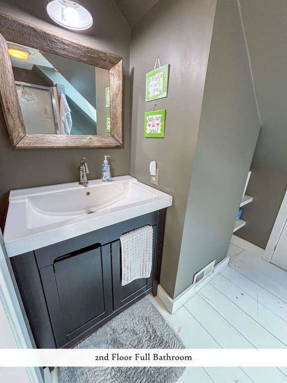 2nd floor Bathroom (1), label