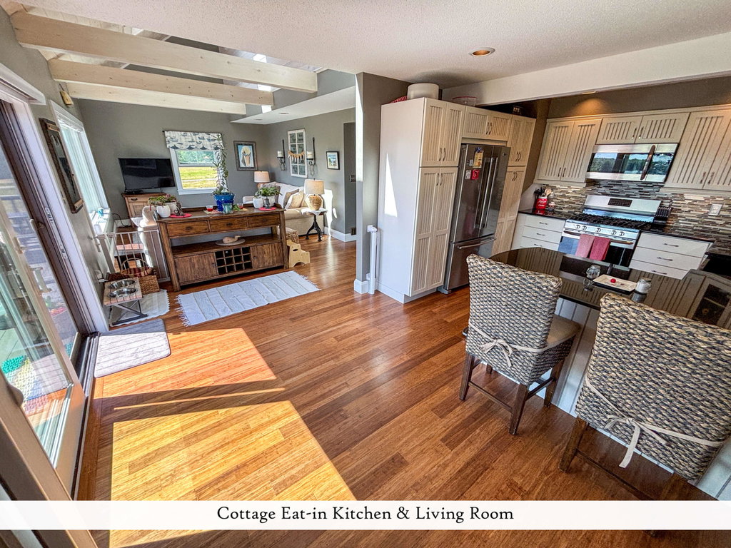 Cottage Eat-in Kitchen (6), label