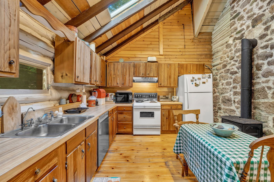 23-web-or-mls-25-dickens-farm-rd