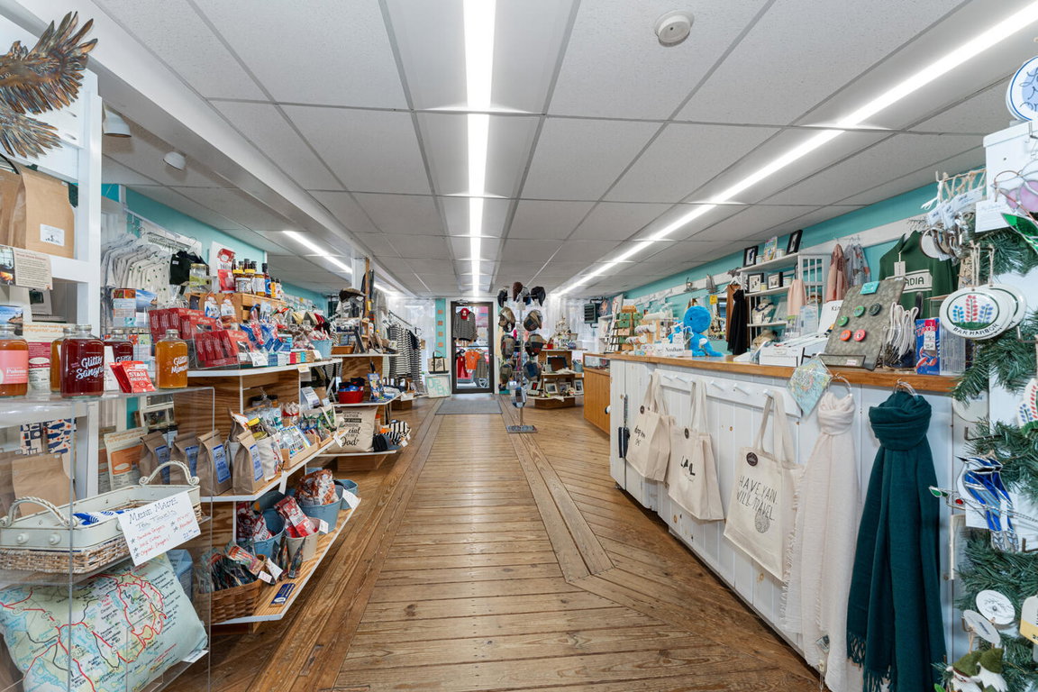 RETAIL SPACE 6