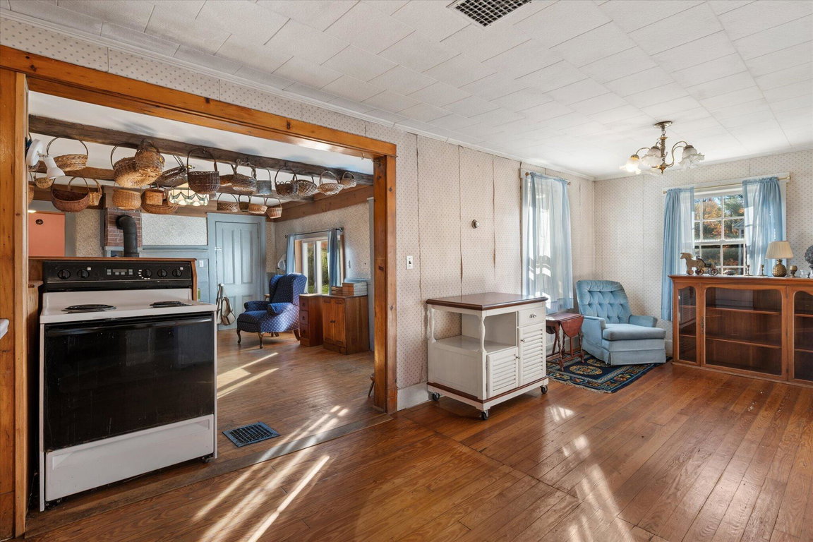 16-Kitchen & Dining