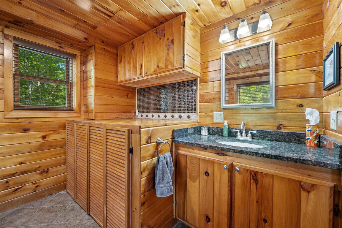 28-Bathroom, Laundry