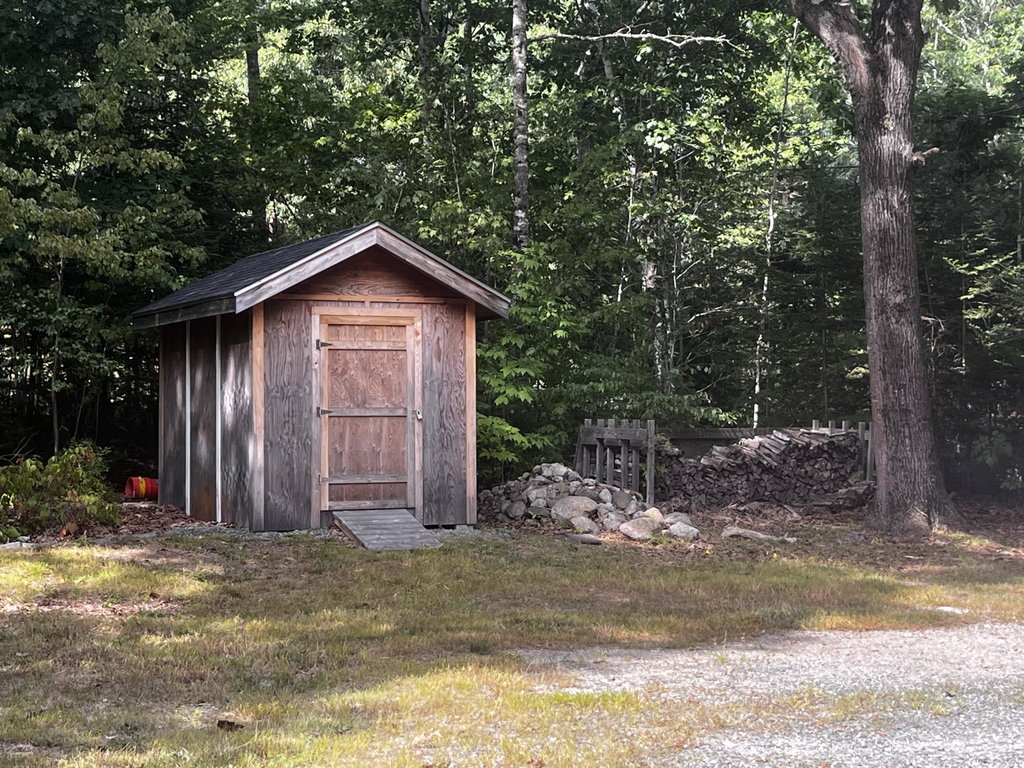 Shed w/new Generac generator