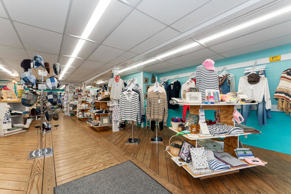 RETAIL SPACE 3