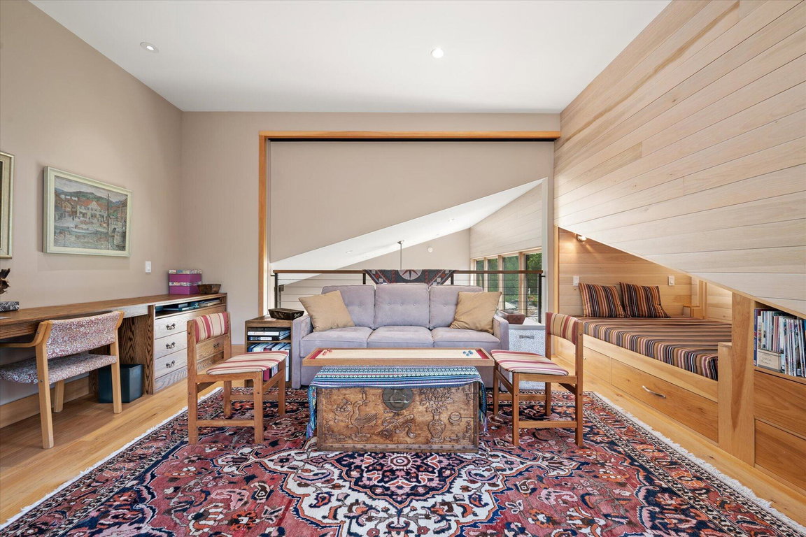 2nd floor Bedroom/Suite