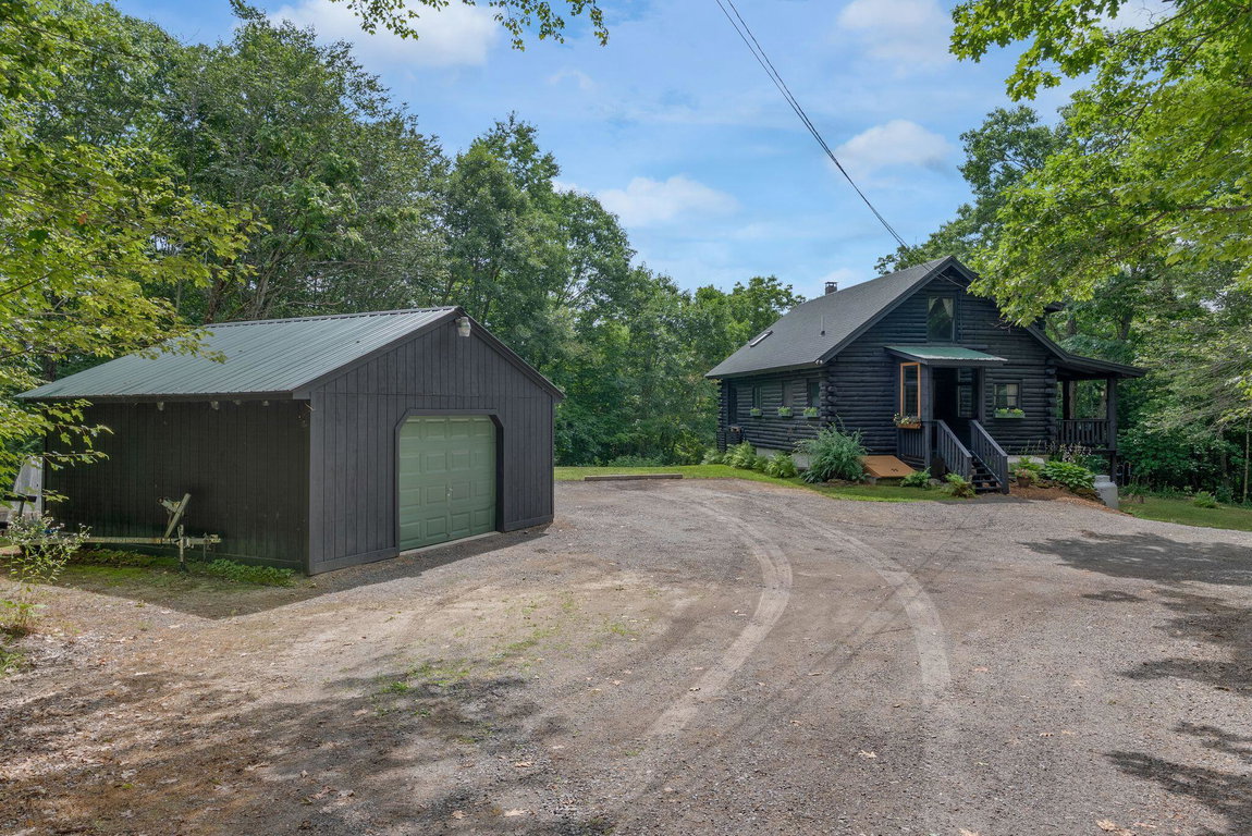 52 Cain Lane West Gardiner