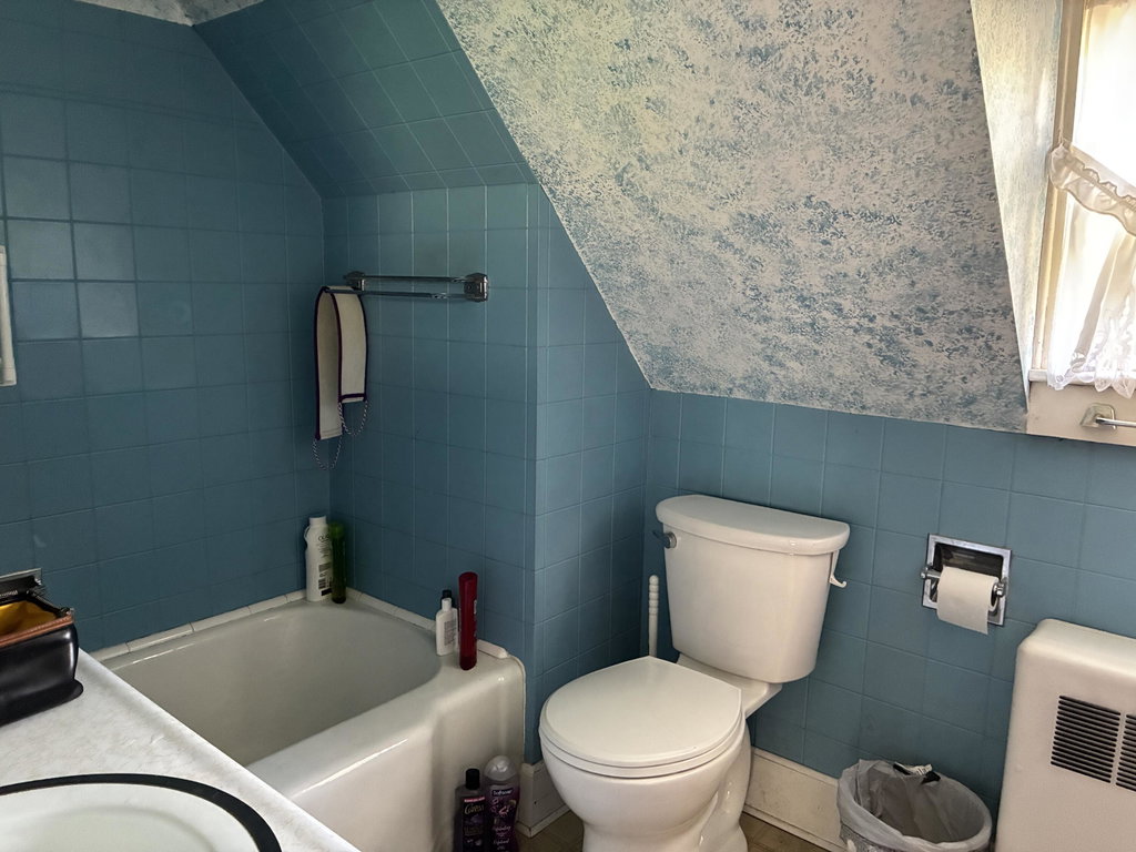 Full bath, second floor.