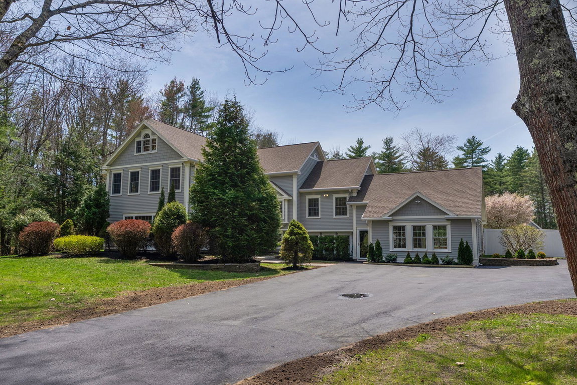 31 Old Blue Point Road Scarborough