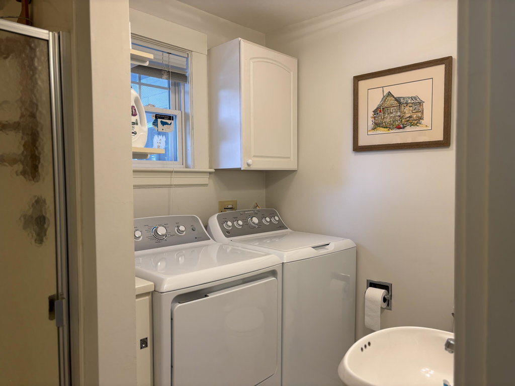 Laundry/Bath