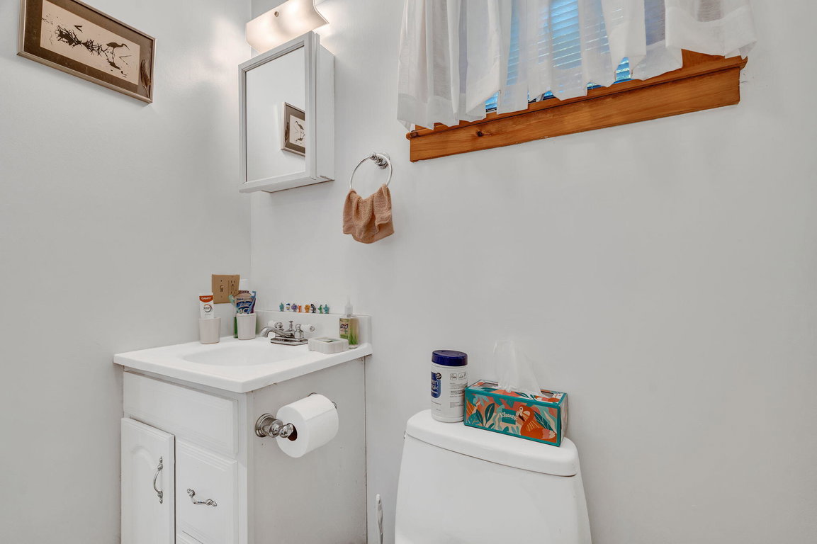 21-web-or-mls-142-e-point-rd